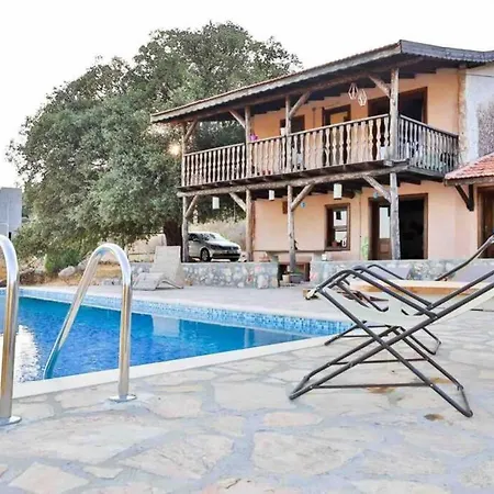 Kuytu Inziva, Doga Icinde Oezel Havuzlu Tas Ev, Kas * Kas