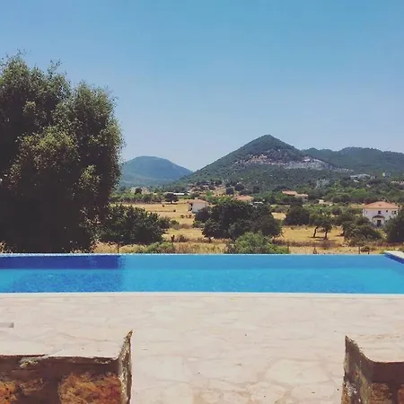 Kuytu Inziva, Doga Icinde Oezel Havuzlu Tas Ev, Kas *